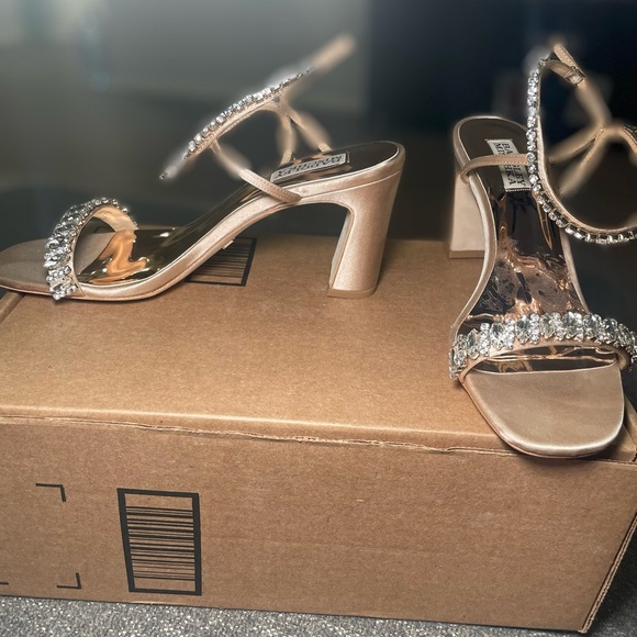 BADGLEY MISCHKA HEELS! - Picture 4 of 5